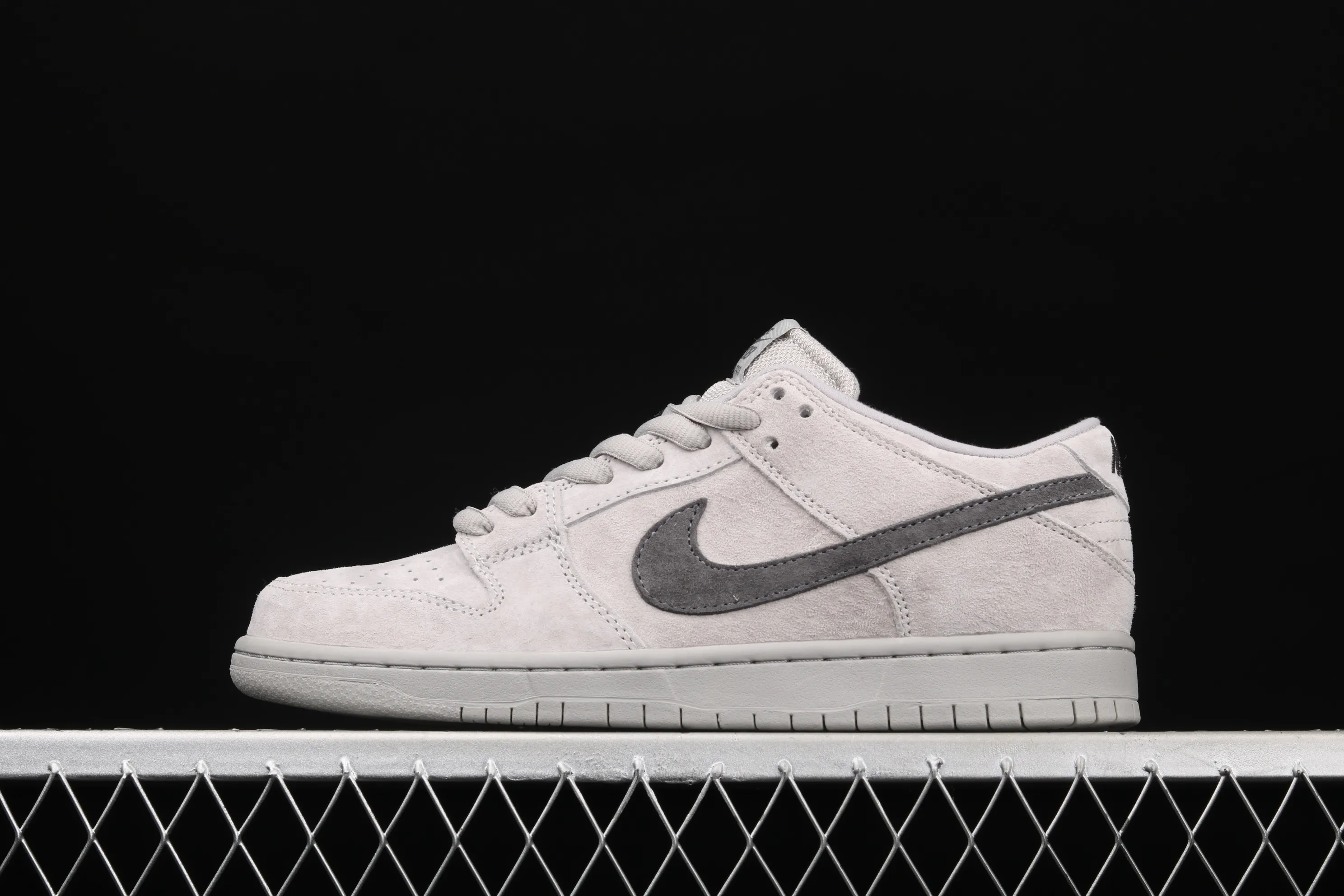 All Categories Nk SB Dunk Series Nk SB Dunk Low Low-top Sneakers Nk SB Dunk Low Pro Nike Skateboard Shoes 854866-016